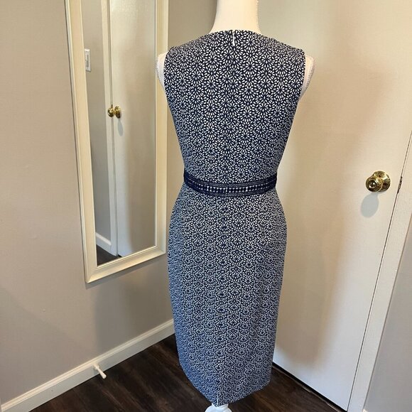 Maggy London Denim Flower Power Novelty Cut Out Sheath Dress, Size 6 - Picture 11 of 16